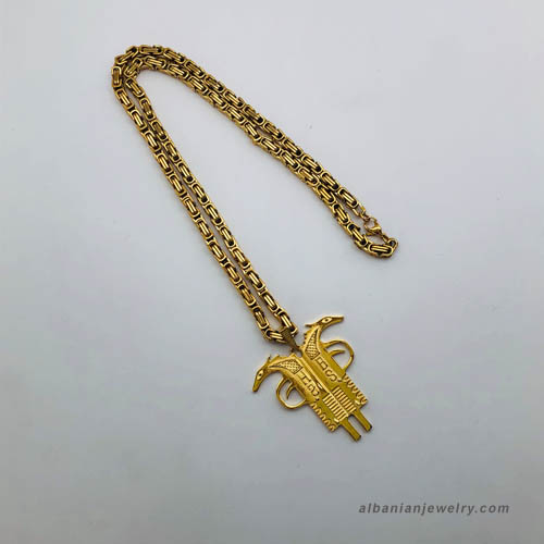 Albanian eagle necklace - gun shaped in gold